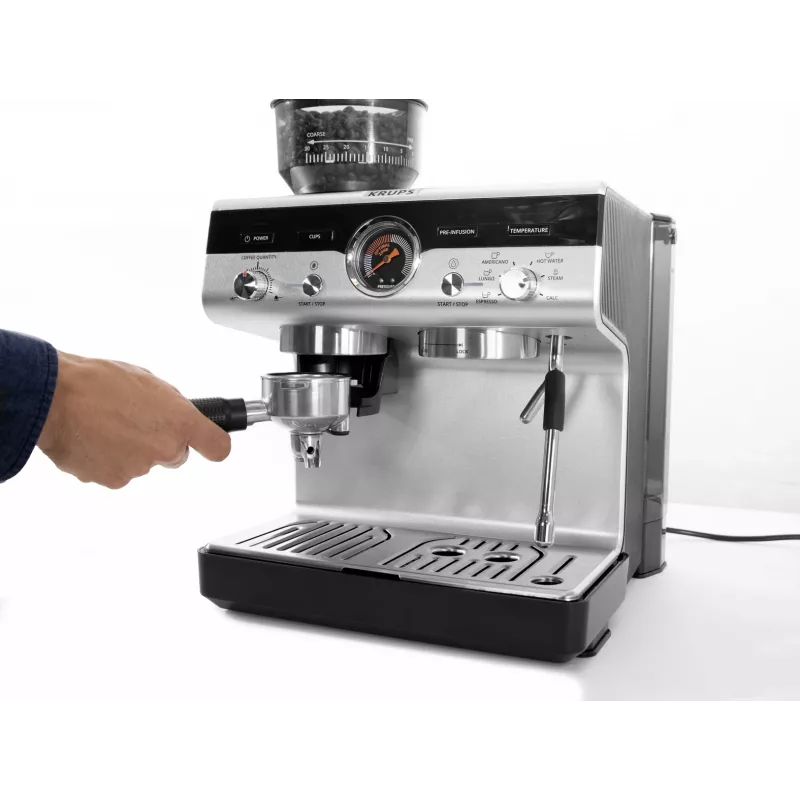 Ekspres do kawy KRUPS XP801T półautomatyczny z wbudowanym młynkiem, zbiornik na wodę 3 L, możliwość parzenia 2 filiżanek, czarny/stal nierdzewna
