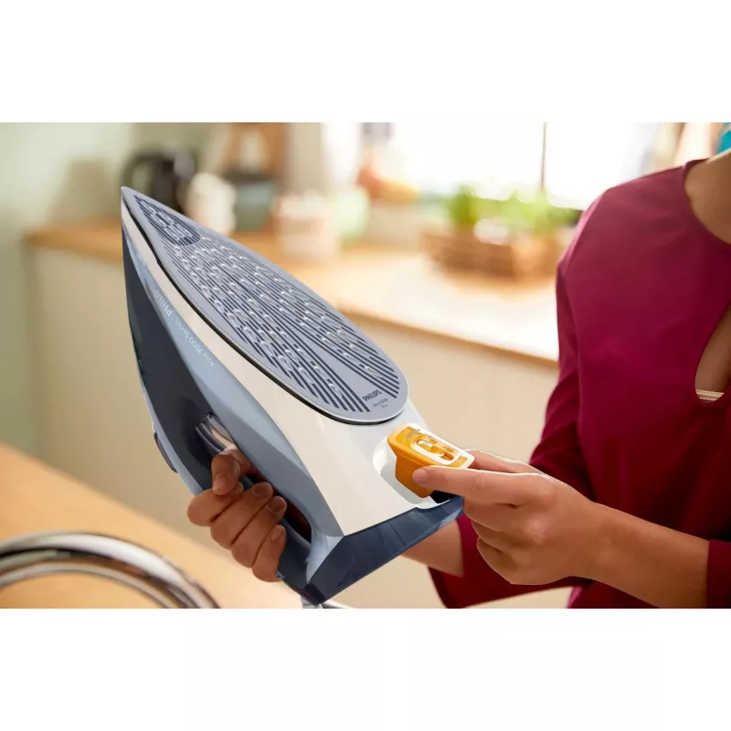 Żelazko parowe Philips DST7020/20 — 2800 W, stopa SteamGlide Plus, ciągła para 50 g/min, uderzenie pary 250 g/min, zbiornik 0,3 l, niebieski