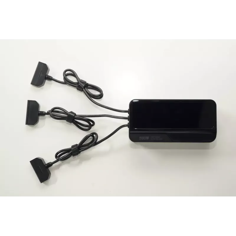 Ładowarka Autel multi-charger do serii EVO Max model 102002545 — 3 akumulatory, USB-C, moc ładowania 120 W, wejście 100–240 V