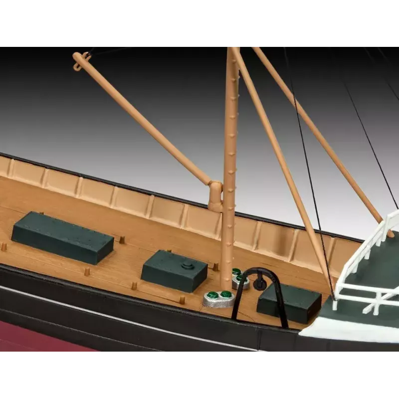 Model statku rybackiego Revell North Sea Trawler