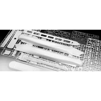 Model statku pasażerskiego REVELL Queen Mary 2 zestaw do montażu, skala 1:700