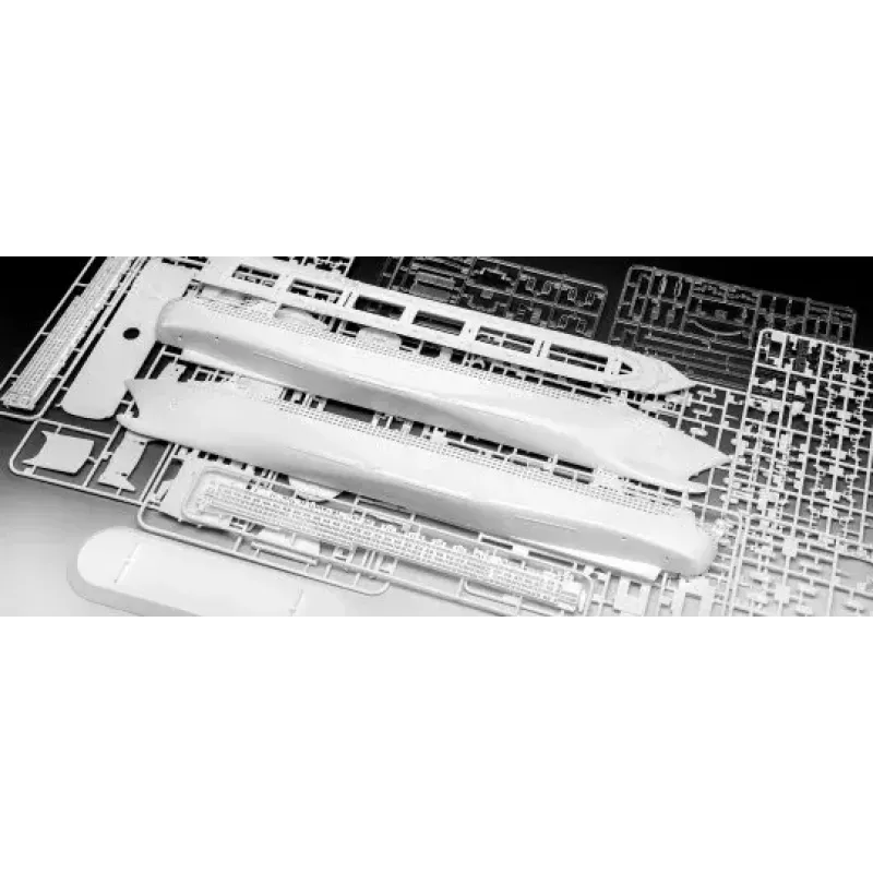 Model statku pasażerskiego REVELL Queen Mary 2 zestaw do montażu, skala 1:700