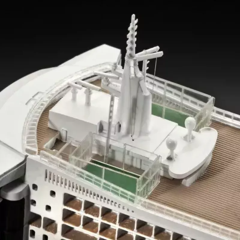 Model statku pasażerskiego REVELL Queen Mary 2 zestaw do montażu, skala 1:700