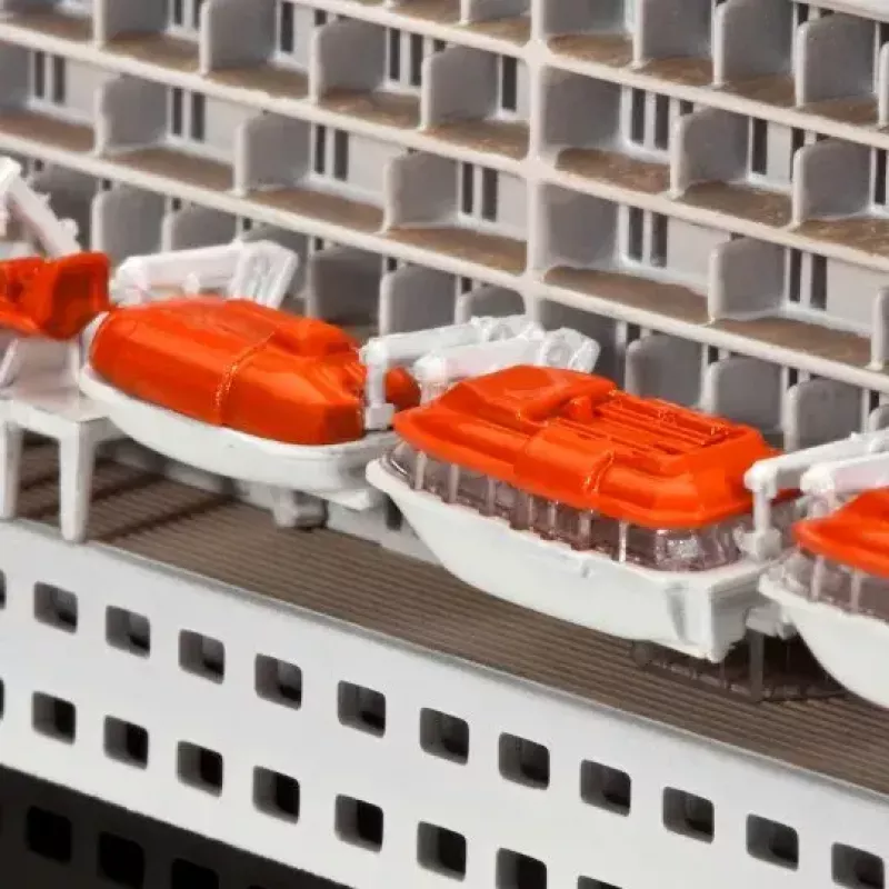 Model statku pasażerskiego REVELL Queen Mary 2 zestaw do montażu, skala 1:700