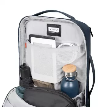 Plecak XDDESIGN Air Backpack NAVY P706.3225 — 15 L, mieści do 15,6 cala (39,6 cm), suwak główny z możliwością zablokowania