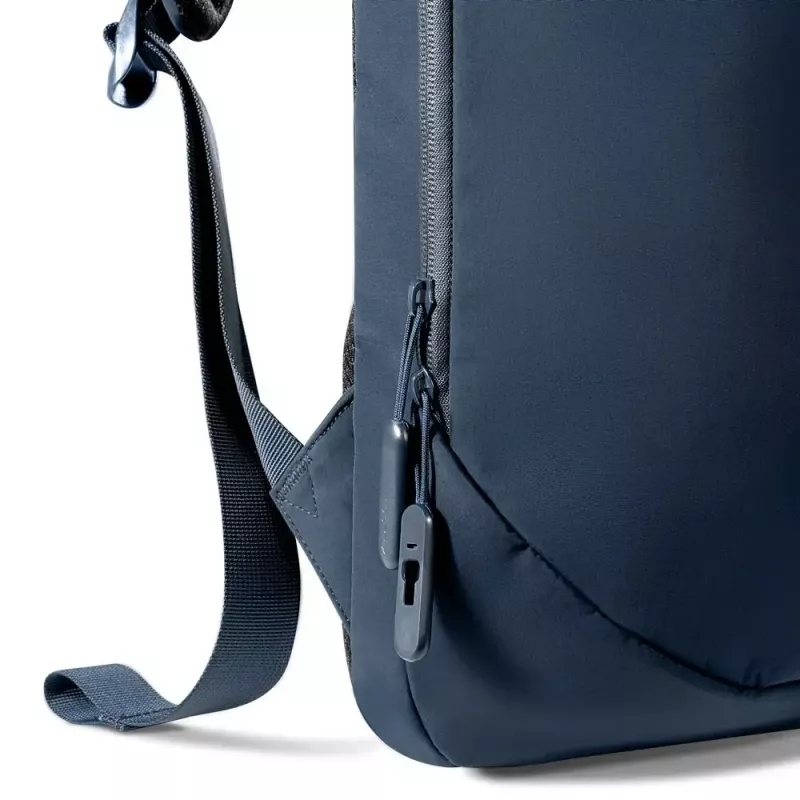 Plecak XDDESIGN Air Backpack NAVY P706.3225 — 15 L, mieści do 15,6 cala (39,6 cm), suwak główny z możliwością zablokowania