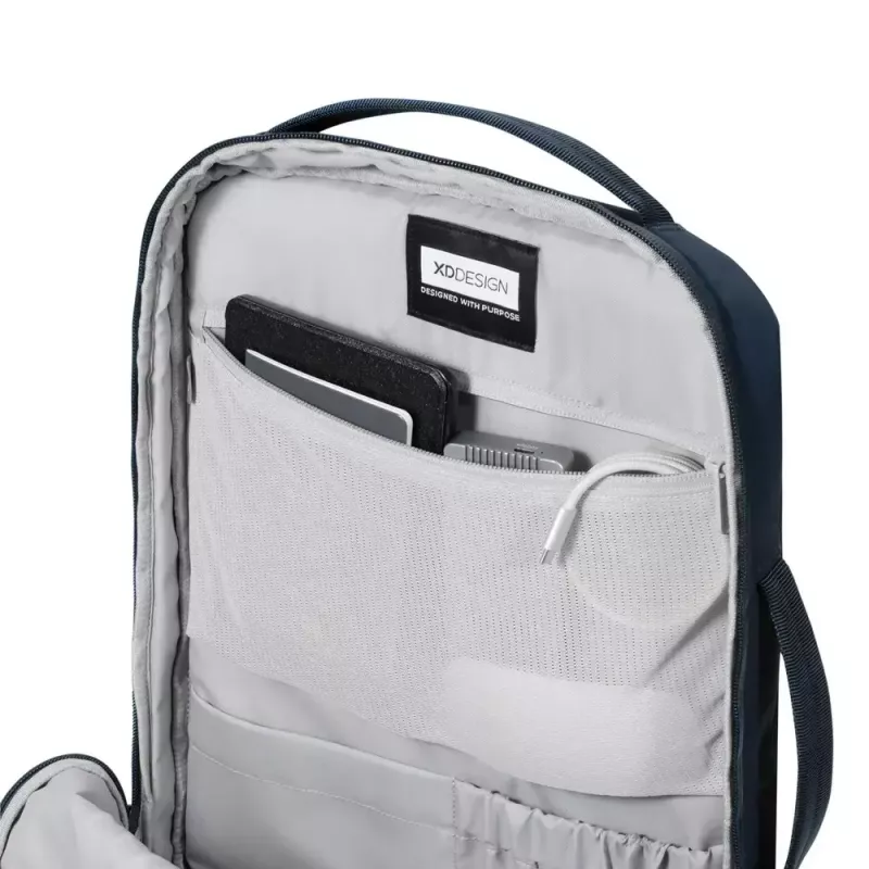 Plecak XDDESIGN Air Backpack NAVY P706.3225 — 15 L, mieści do 15,6 cala (39,6 cm), suwak główny z możliwością zablokowania