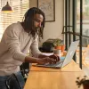 Laptop HP Pavilion 16-ag0007nw — AMD Ryzen 5 8540U, 16 cali WUXGA, 16 GB RAM, 512 GB SSD, Windows 11 Home, srebrny