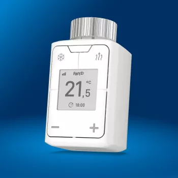 FRITZ Smart Thermo 302 termostat (wewnętrzny), biały, sterowanie przyciskami, bateria AA, 51×51×90 mm
