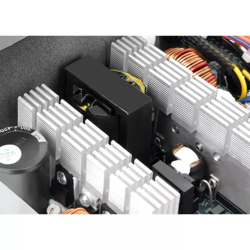 Zasilacz Thermaltake TR2 S 650W — ATX, 20+4 pin, 80 PLUS, wentylator 120 mm, czarny