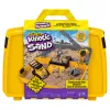 Kinetic Sand, składana piaskownica Construction Site z 2 funtami piasku do zabawy i ciężarówką, walizka do przechowywania, zabawki sensoryczne, prezenty świąteczne dla dzieci od 3 lat