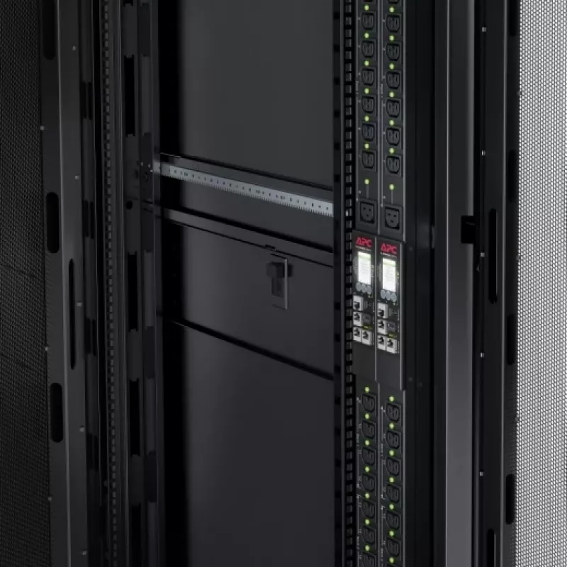 Listwa zasilająca APC NetShelter 9000 PDU 24 gniazda AC (C13/C15/C19/C21), NEMA L6-20P, 200–208V, 20A, pionowa 0U, czarna