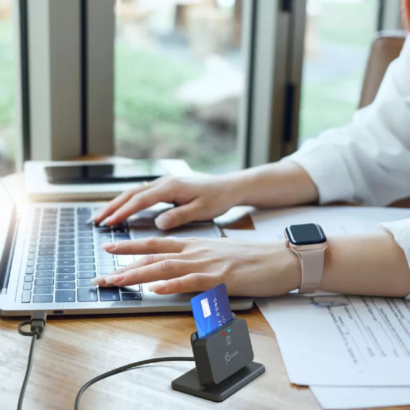 j5create JUR261 USB™ Smart Card / CAC Reader Stand, USB Type-A/USB Type-C, czarny, 95 g