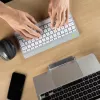 Ergonomiczna klawiatura R-Go Tools R-Go Compact Break, klawiatura kompaktowa z oprogramowaniem przerw, AZERTY (FR), Bluetooth, biała