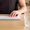 Ergonomiczna klawiatura R-Go Tools R-Go Compact Break, klawiatura kompaktowa z oprogramowaniem przerw, AZERTY (FR), Bluetooth, biała