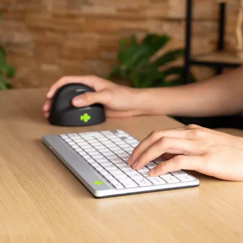 Ergonomiczna klawiatura R-Go Tools R-Go Compact Break, klawiatura kompaktowa z oprogramowaniem przerw, AZERTY (FR), Bluetooth, biała
