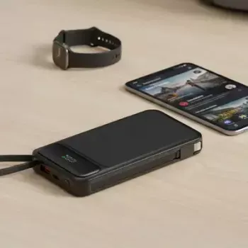Powerbank MediaRange MRMA753 10 000 mAh LiPo ze zintegrowanymi kablami, wyświetlaczem LC, USB-C PD i Quick Charge, czarny