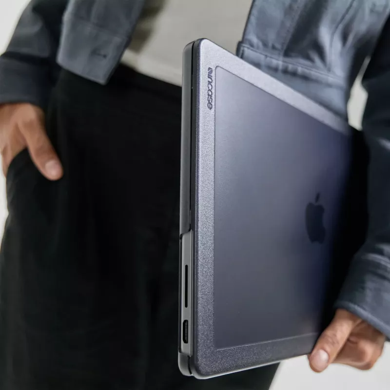 Incase Edge etui Hardshell z Makrolon® do 16-calowego MacBooka Pro (M1-M4, 2021-2024)