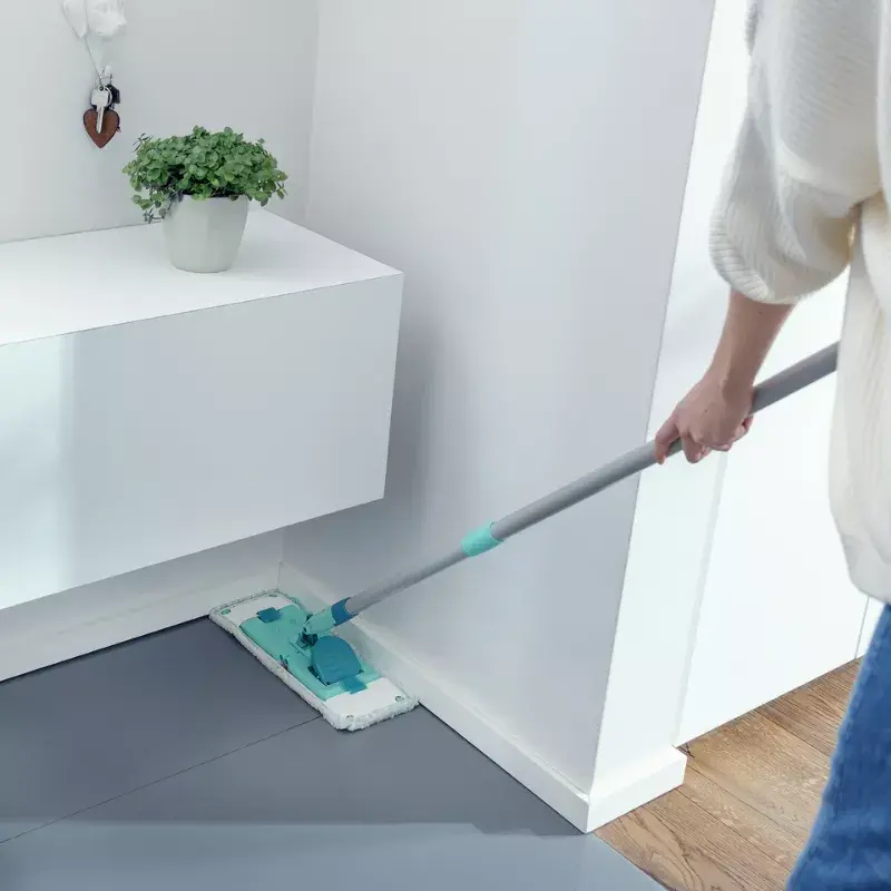 Zestaw do mycia podłóg Leifheit PowerClean M 1055510 ze ściereczką z mikrofibry i regulowanym uchwytem