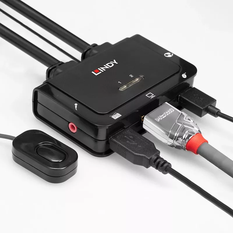 Lindy 2-portowy przełącznik KVM z kablami HDMI 4K30, USB 2.0 i audio, 1920 x 1080 pikseli, czarny