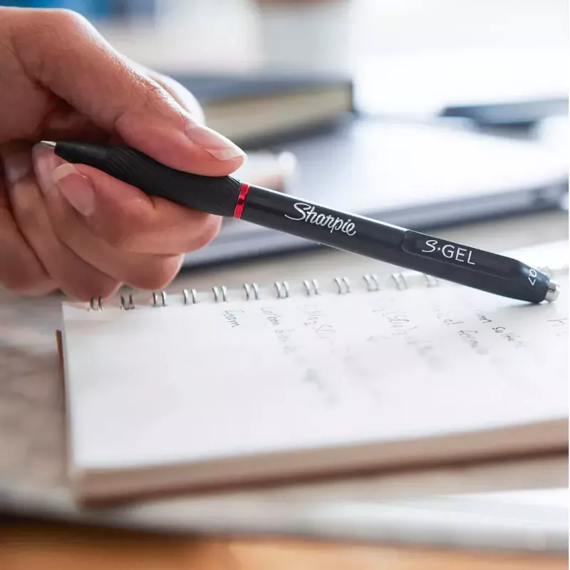 Wysuwany długopis żelowy Sharpie S-Gel Czarny — biały korpus, końcówka średnia 0,7 mm, klips, symetryczna