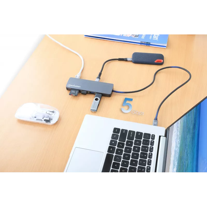 Manhattan USB-C Dock/Hub z czytnikiem kart, Porty (x7): Ethernet, HDMI, USB-A (x3) i USB-C (x2), z Power Delivery (PD) 100W – wymaga zewnętrznej ładowarki USB-C (nie dołączono). Zasilany przez USB (nie wymaga zewnętrznego zasilacza), gdy PD nie jest używane