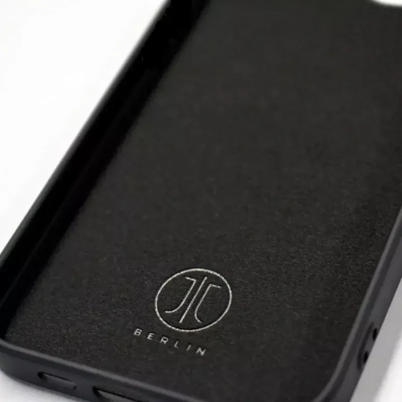 Cover JT BERLIN Pankow Soft do iPhone 16E Czarny 15,4 cm