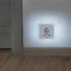 Hama 00223498 Lampa nocna LED z gniazdem, 2 wyjściami USB, czujnikiem ruchu i światła