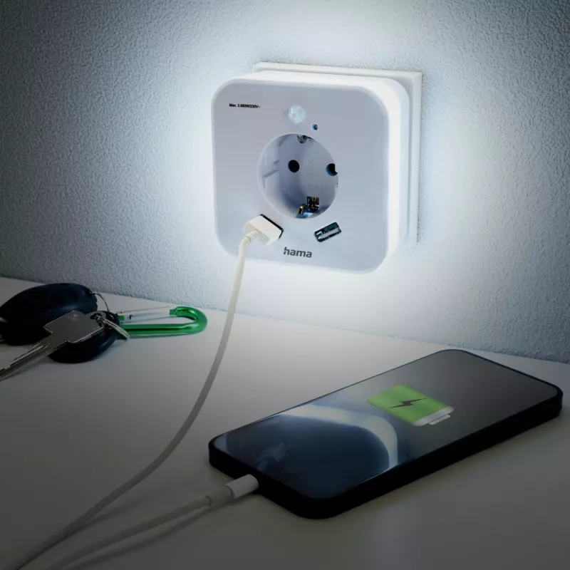 Hama 00223498 Lampa nocna LED z gniazdem, 2 wyjściami USB, czujnikiem ruchu i światła