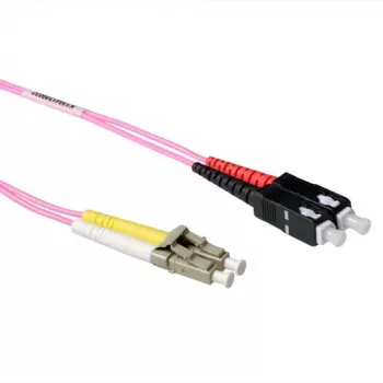 ACT 7-metrowy kabel światłowodowy LSZH Multimode 50/125 OM4 duplex ze złączami LC i SC