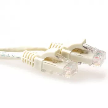 ACT Ivory 1,5 m patchcord U/UTP CAT6A z powłoką zapobiegającą zaczepianiu, ze złączami RJ45
