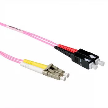 ACT 20-metrowy kabel patchcord światłowodowy LSZH wielomodowy 50/125 OM4 duplex ze złączami LC i SC