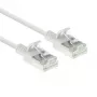 ACT biały 5-metrowy cienki kabel krosowy LSZH U/FTP CAT6A do centrów danych z wtykami RJ45 bez zaczepów