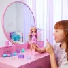 Lalka modowa Barbie Dream Besties Malibu z niespodziankowymi akcesoriami i ponad 15 stylizacjami