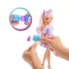 Lalka modowa Barbie Dream Besties Malibu z niespodziankowymi akcesoriami i ponad 15 stylizacjami
