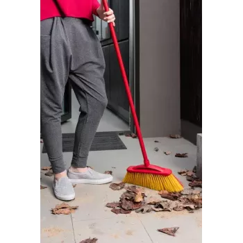 Outdoor broom VILEDA model 128763, hard bristle, technopolymer, czerwony