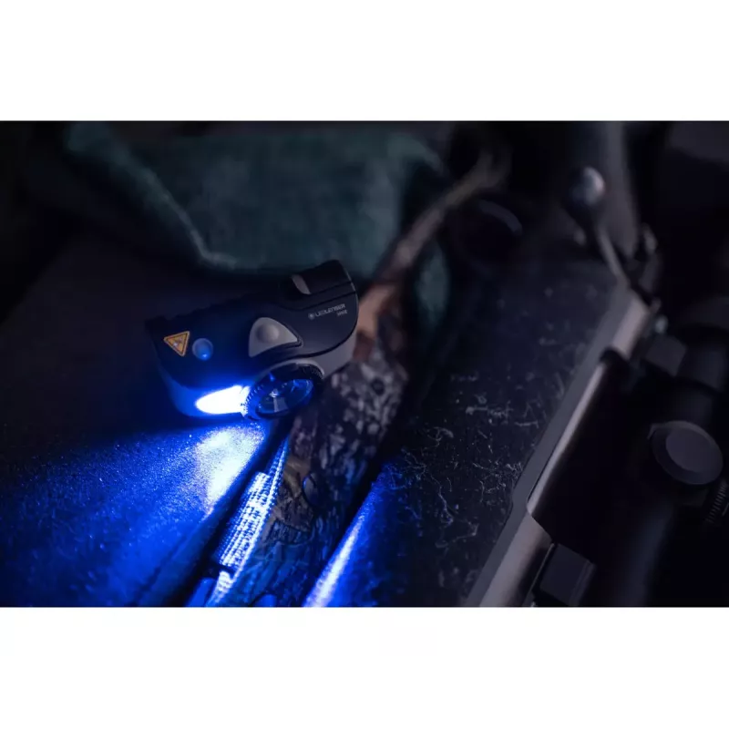 Latarka ręczna Ledlenser MH8 Czarna