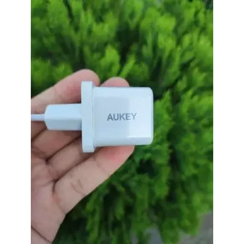 Mini ładowarka USB-C Aukey PA-F5 20W PD — Kompaktowa szybka ładowarka 20W PD
