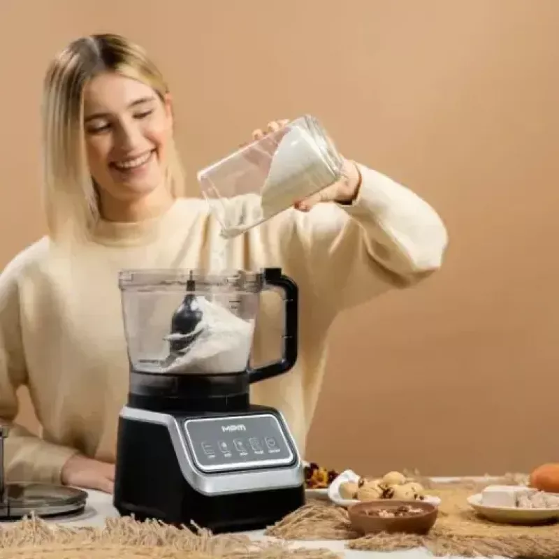 Robot kuchenny MPM MRK-27 2000W — wielofunkcyjne urządzenie kuchenne z silnikiem 2000 W