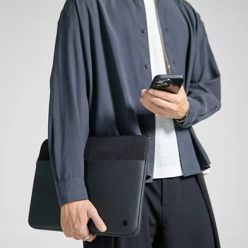 Incase A.R.C. Sleeve for With ReSpun 100% Recycled Polyester for 16-inch Laptop (M1-M4, 2021-2024)