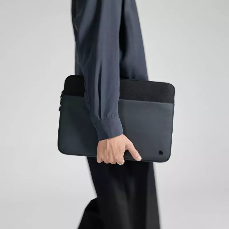 Incase A.R.C. Sleeve for With ReSpun 100% Recycled Polyester for 16-inch Laptop (M1-M4, 2021-2024)