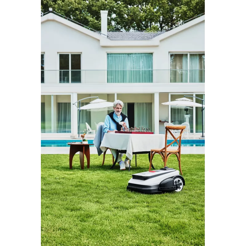 Ecovacs GOAT A1600 LiDAR PRO EU Robotyczna kosiarka do trawy Zasilana bateriami Czarny, Biały