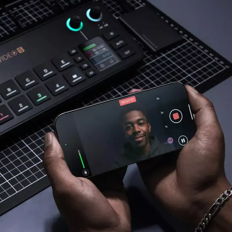 Wielokanałowa konsola do produkcji podcastów i transmisji na żywo Rode RodeCaster Video S RCVS-E — ekran dotykowy, Wi‑Fi, Bluetooth 5.3, 5x USB-C, 3x HDMI we, 1x HDMI wy, microSD
