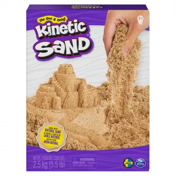 Kinetic Sand, 5,5 funta (2,5 kg) naturalny brązowy piasek do zabawy dla dzieci, do prac plastycznych i rękodzieła, piaskownicy, Amazon Exclusive (opakowanie może się różnić), formowalne zabawki sensoryczne, od 3 lat