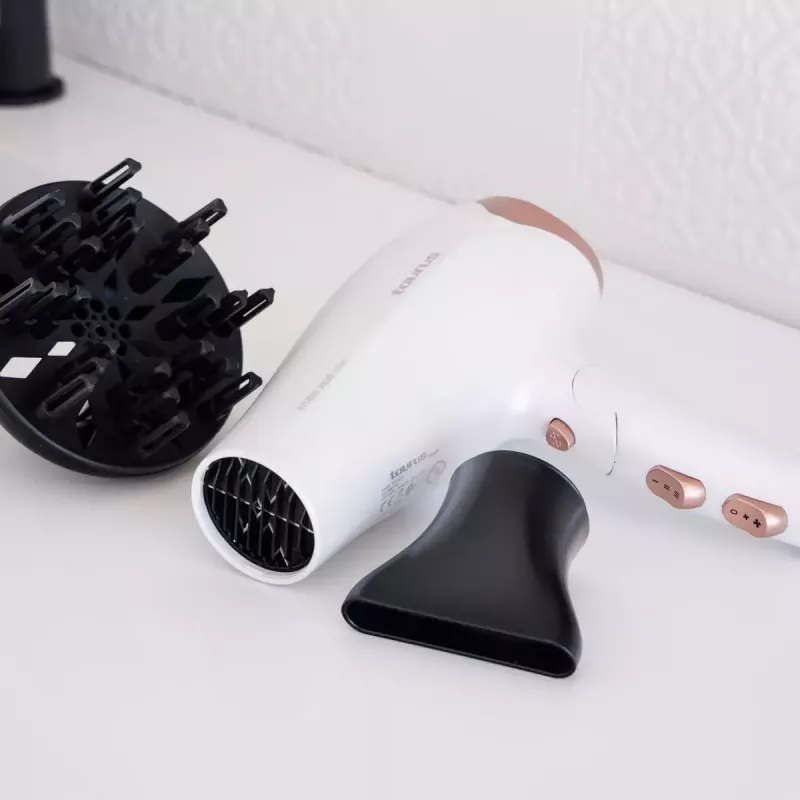 Suszarka do włosów Taurus STUDIO 2500 IONIC 2400 W biała z funkcją jonizacji, 3 poziomami grzania, 2 prędkościami, dyfuzorem i koncentratorem