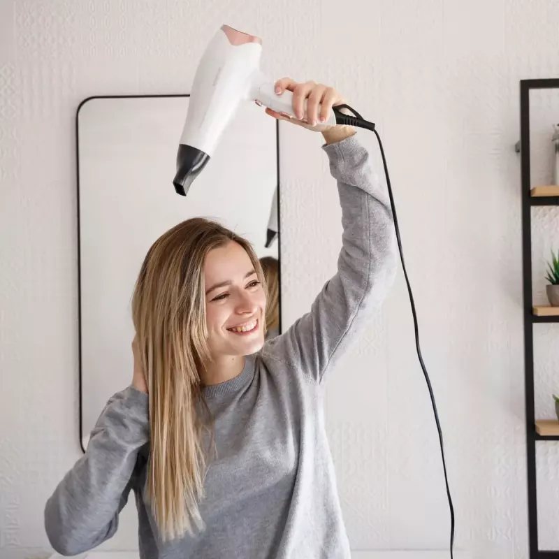 Suszarka do włosów Taurus STUDIO 2500 IONIC 2400 W biała z funkcją jonizacji, 3 poziomami grzania, 2 prędkościami, dyfuzorem i koncentratorem