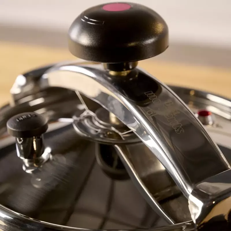Garnek ze stali nierdzewnej Taurus Classic Moments 6 L — odpowiedni do płyt indukcyjnych, gazowych i ceramicznych, z pokrywką i uchwytami chłodnymi w dotyku