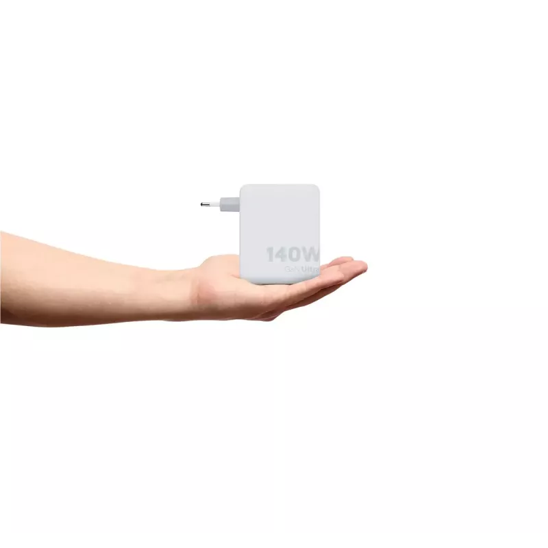 Przenośna ładowarka podróżna GaN 140W Xtorm XVC2140 z 3 portami USB-C PD i kablem USB-C 2 m, biała