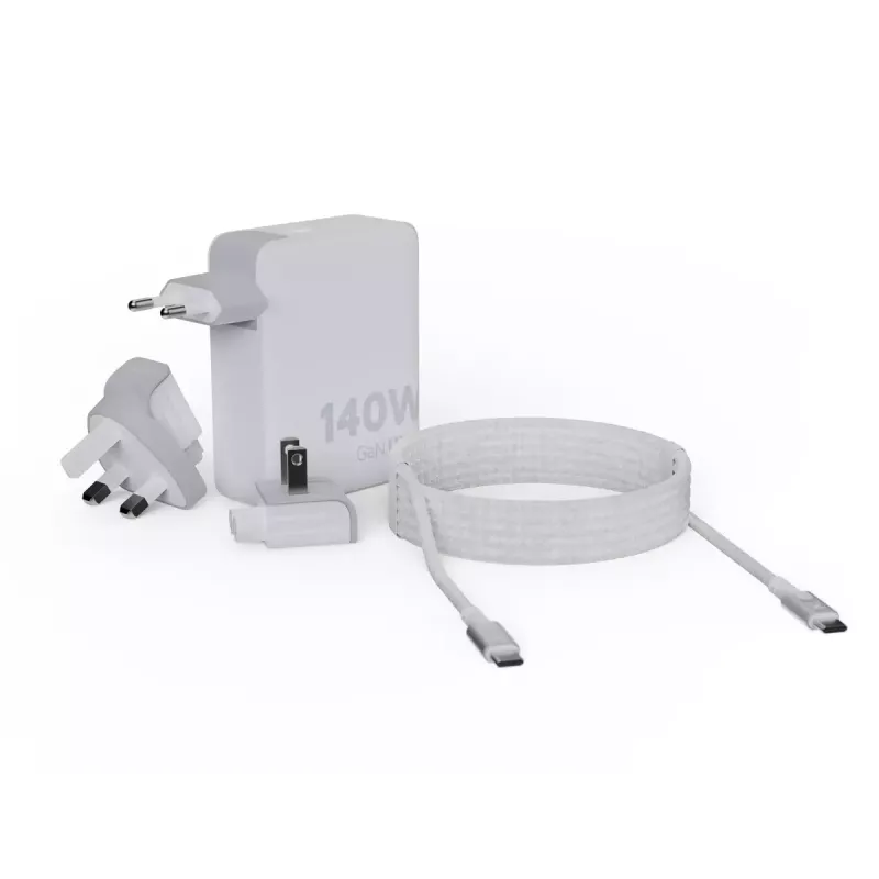 Przenośna ładowarka podróżna GaN 140W Xtorm XVC2140 z 3 portami USB-C PD i kablem USB-C 2 m, biała