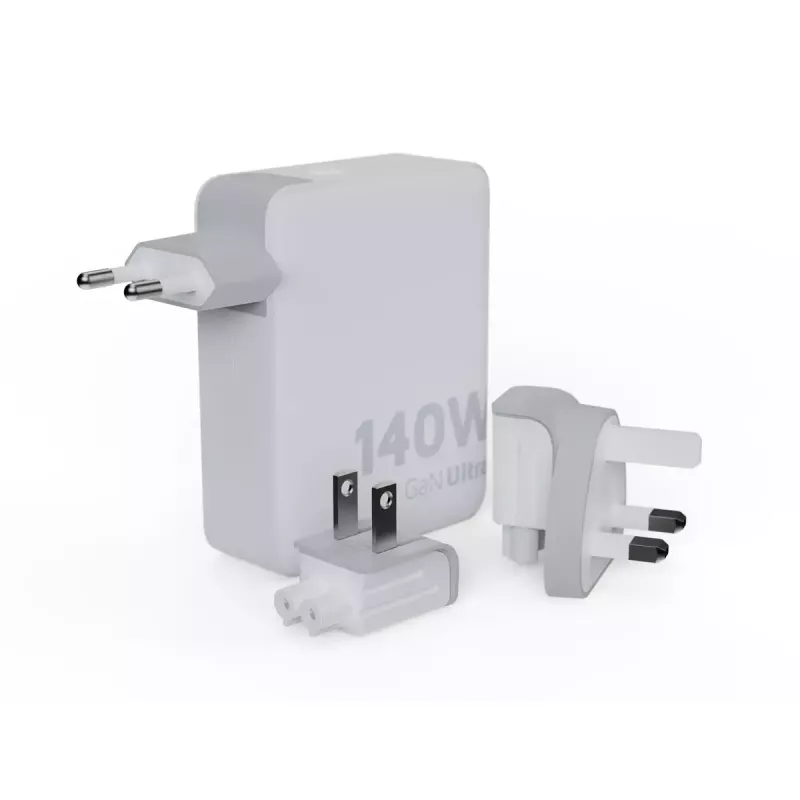 Przenośna ładowarka podróżna GaN 140W Xtorm XVC2140 z 3 portami USB-C PD i kablem USB-C 2 m, biała